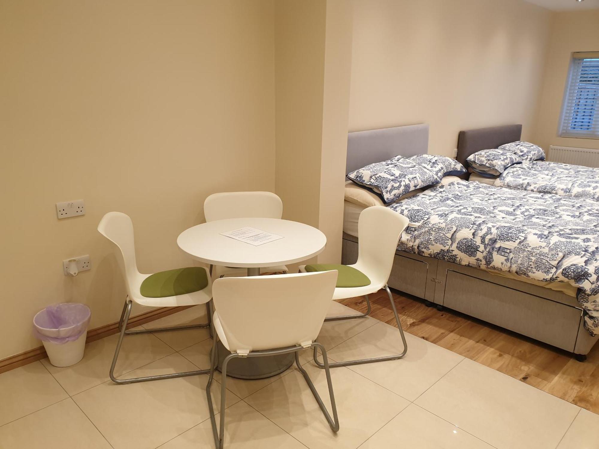 London Luxury Apartments 3 Bedroom Sleeps 8 With 3 Bathrooms 4 Mins Walk To Tube Free Parking Ilford Buitenkant foto