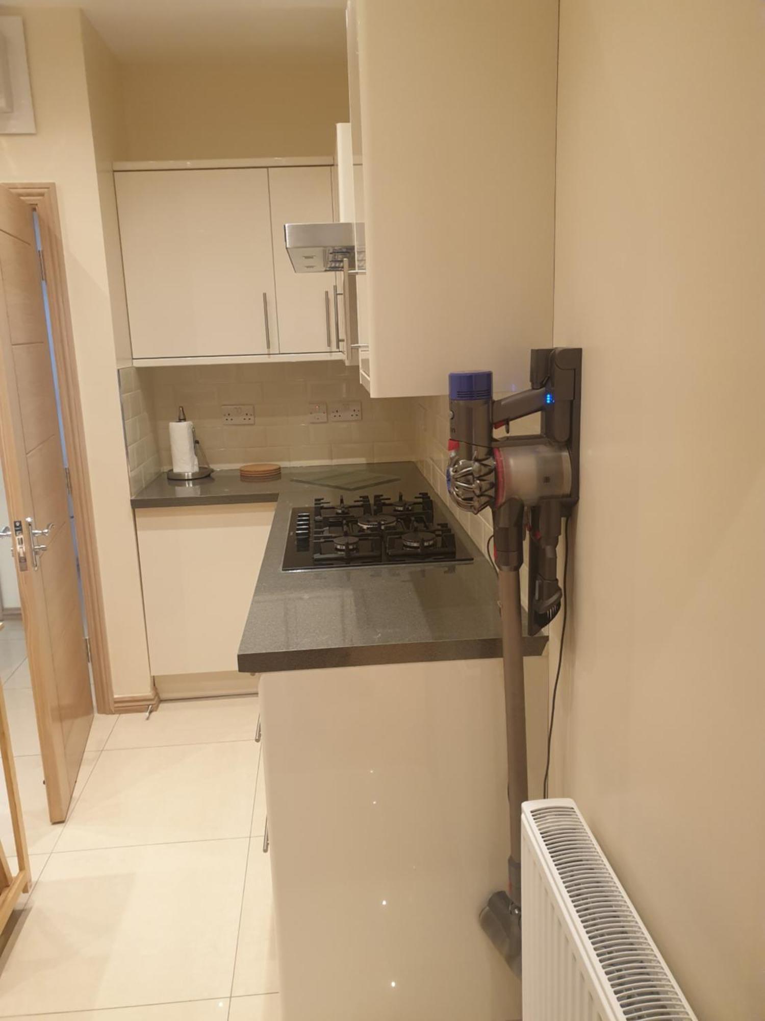 London Luxury Apartments 3 Bedroom Sleeps 8 With 3 Bathrooms 4 Mins Walk To Tube Free Parking Ilford Buitenkant foto