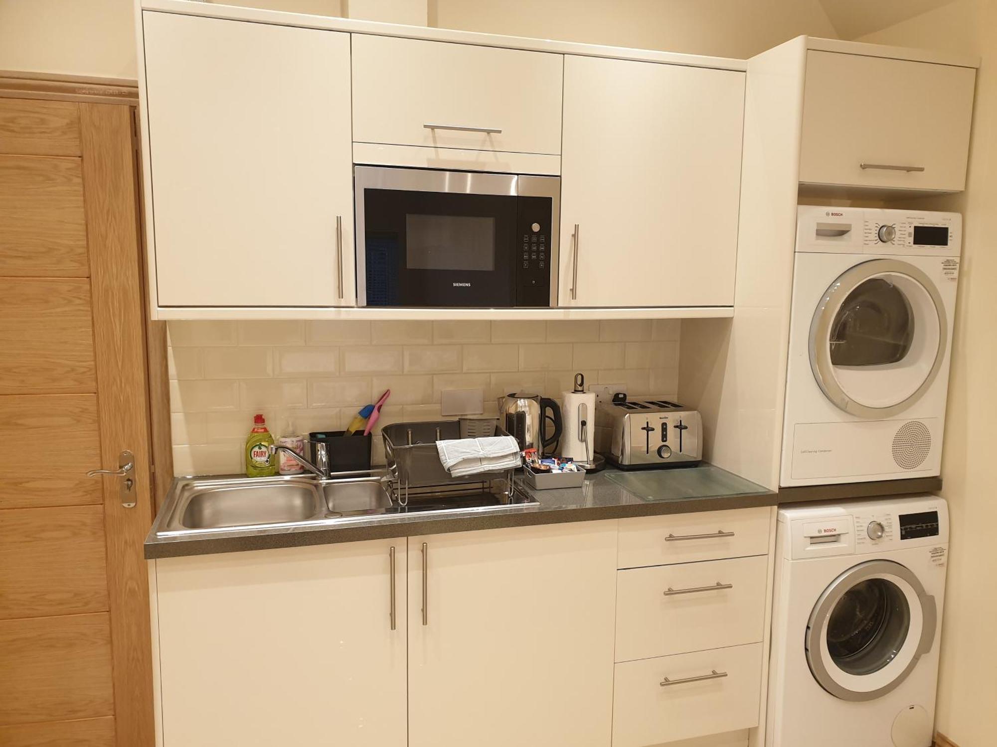 London Luxury Apartments 3 Bedroom Sleeps 8 With 3 Bathrooms 4 Mins Walk To Tube Free Parking Ilford Buitenkant foto