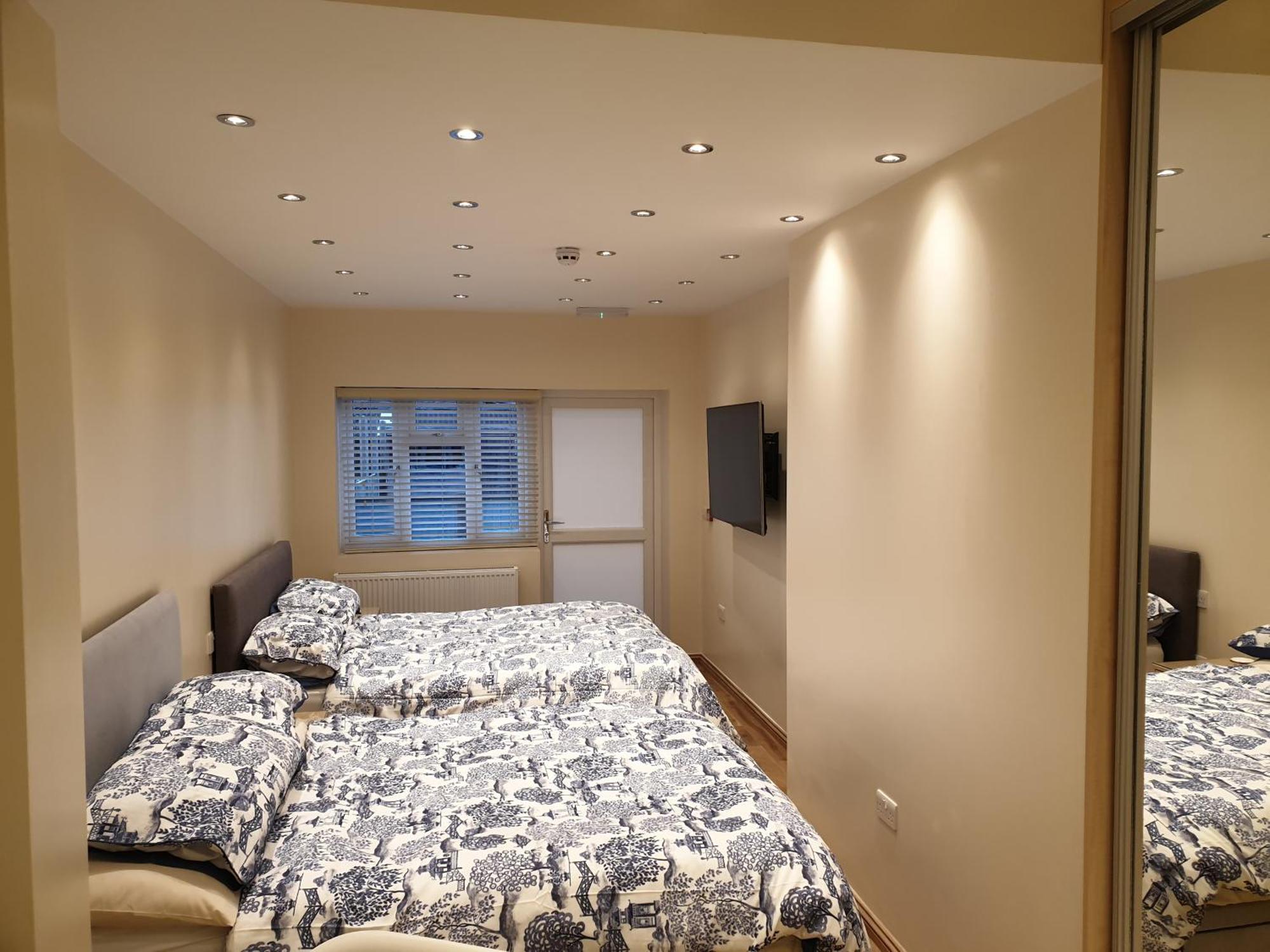 London Luxury Apartments 3 Bedroom Sleeps 8 With 3 Bathrooms 4 Mins Walk To Tube Free Parking Ilford Buitenkant foto