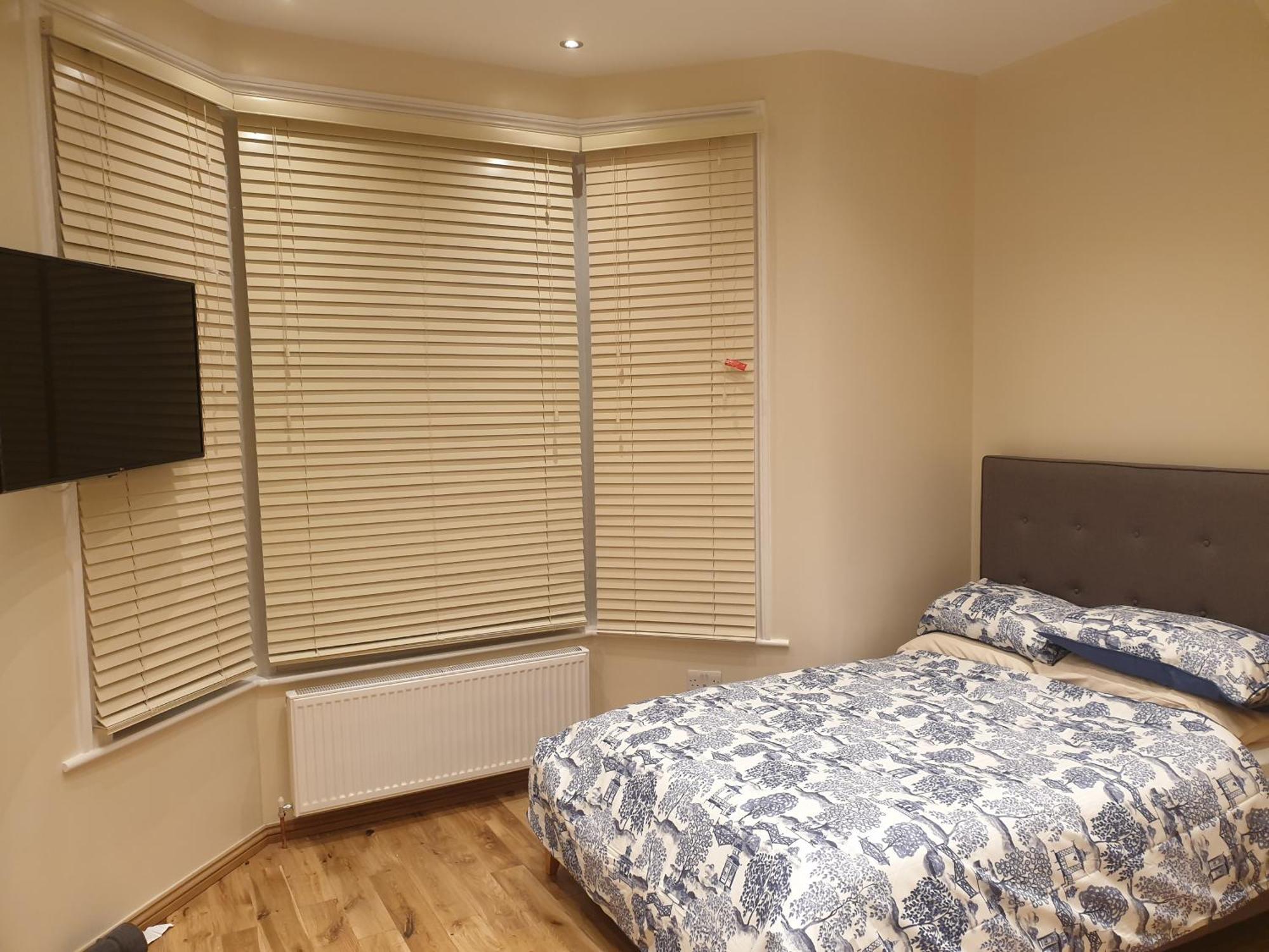 London Luxury Apartments 3 Bedroom Sleeps 8 With 3 Bathrooms 4 Mins Walk To Tube Free Parking Ilford Buitenkant foto